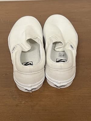 Vans Men’s 6.5 Women’s 8 Classic Slip On in True White Everyday Sneakers - Thumbnail 4