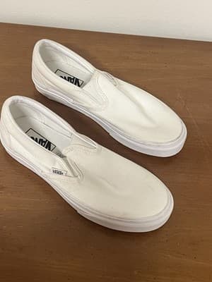 Vans Men’s 6.5 Women’s 8 Classic Slip On in True White Everyday Sneakers - Thumbnail 2