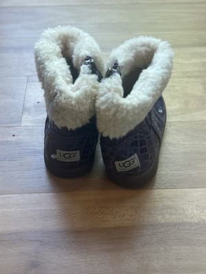 Ugg Girls boots Jorie Croc / girls size 2/ Purple Winter - Thumbnail 3