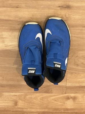 Nike Team Hustle DT Basketball Shoe - Blue / Black Youth Size 7 - Thumbnail 2