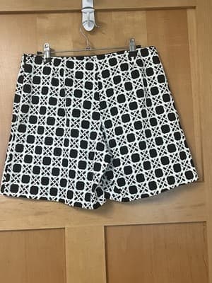 White House Black Market mini Skort Size 4 Excellent Condition - Thumbnail 2