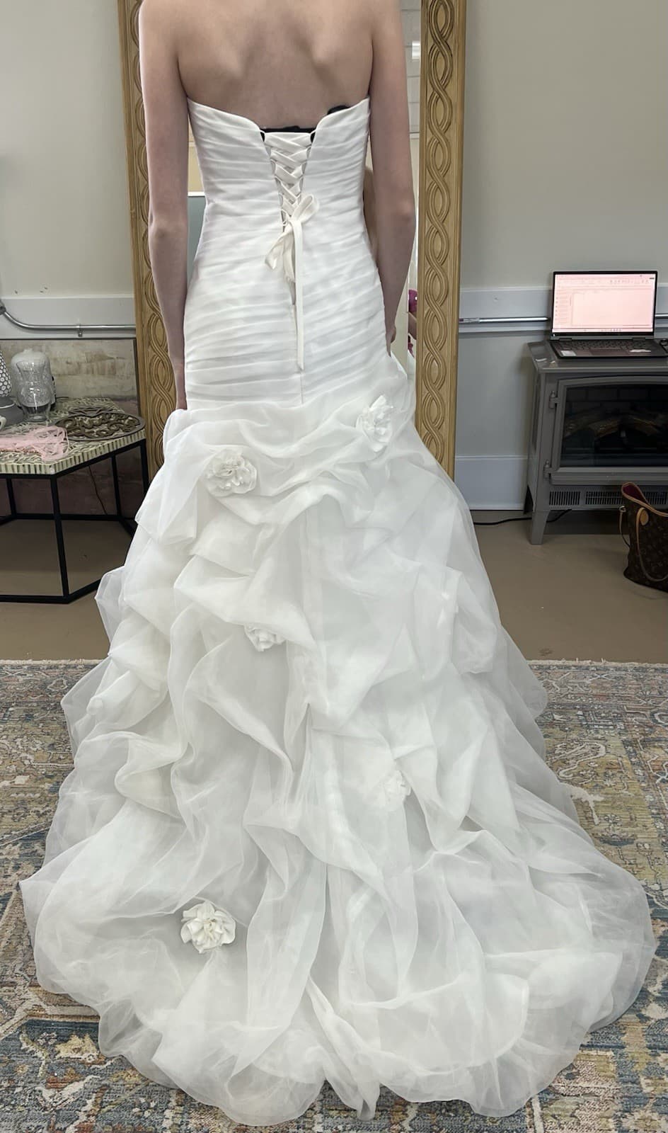 Stunning Ella Rosa Wedding Dress NWT Size 6 Ball Gown Skirt - Thumbnail 5