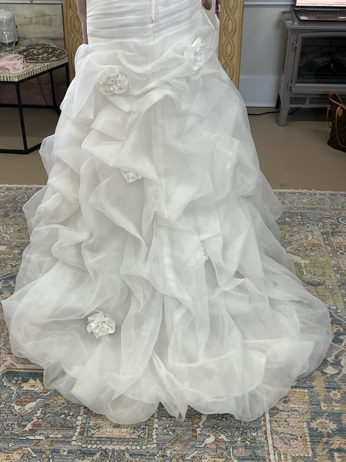 Stunning Ella Rosa Wedding Dress NWT Size 6 Ball Gown Skirt - Thumbnail 4