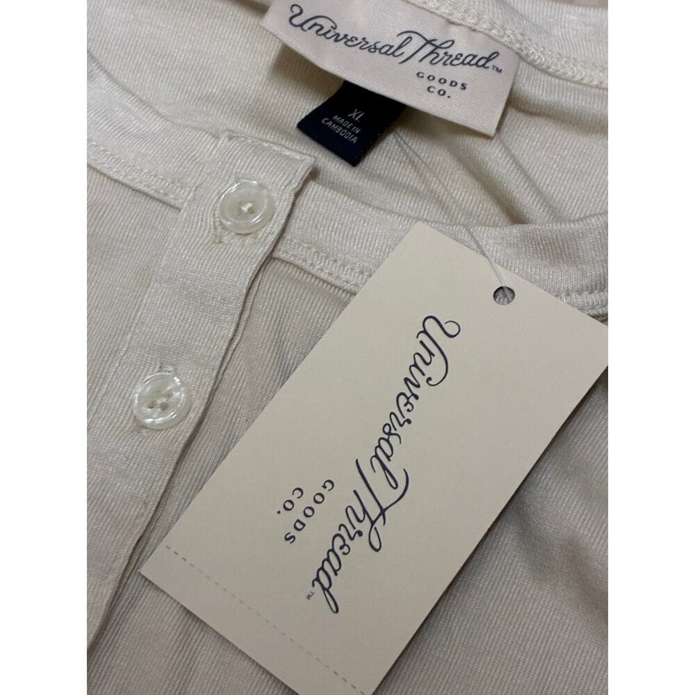 Universal thread Women’s Long Sleeve Top With 6 Buttons On it Size X-Large - Thumbnail 4