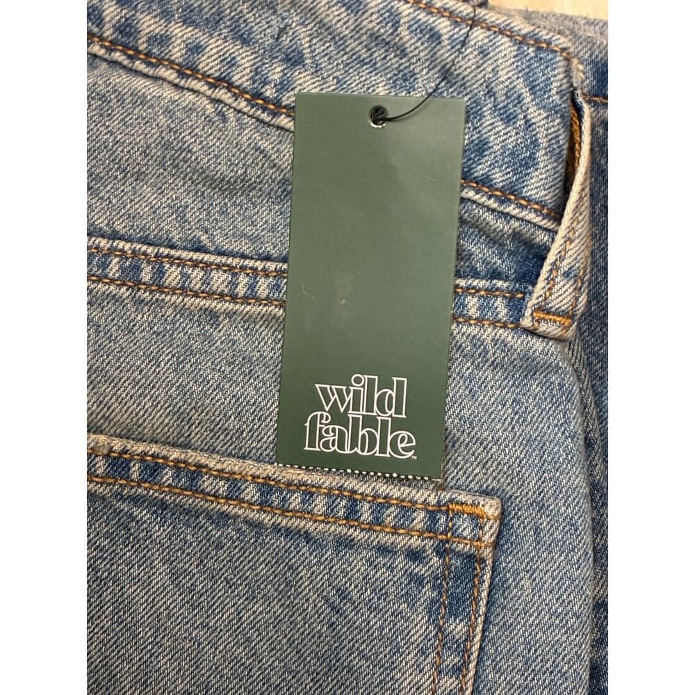 Wild Fable Women’s Low-Rise Baggy Jeans Size 4/R Light Blue 6/31” Inseam - Thumbnail 3