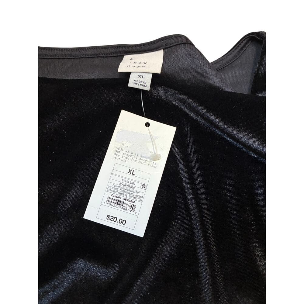 A New Day Black Women’s black velvet ruched top Size XL - Thumbnail 2