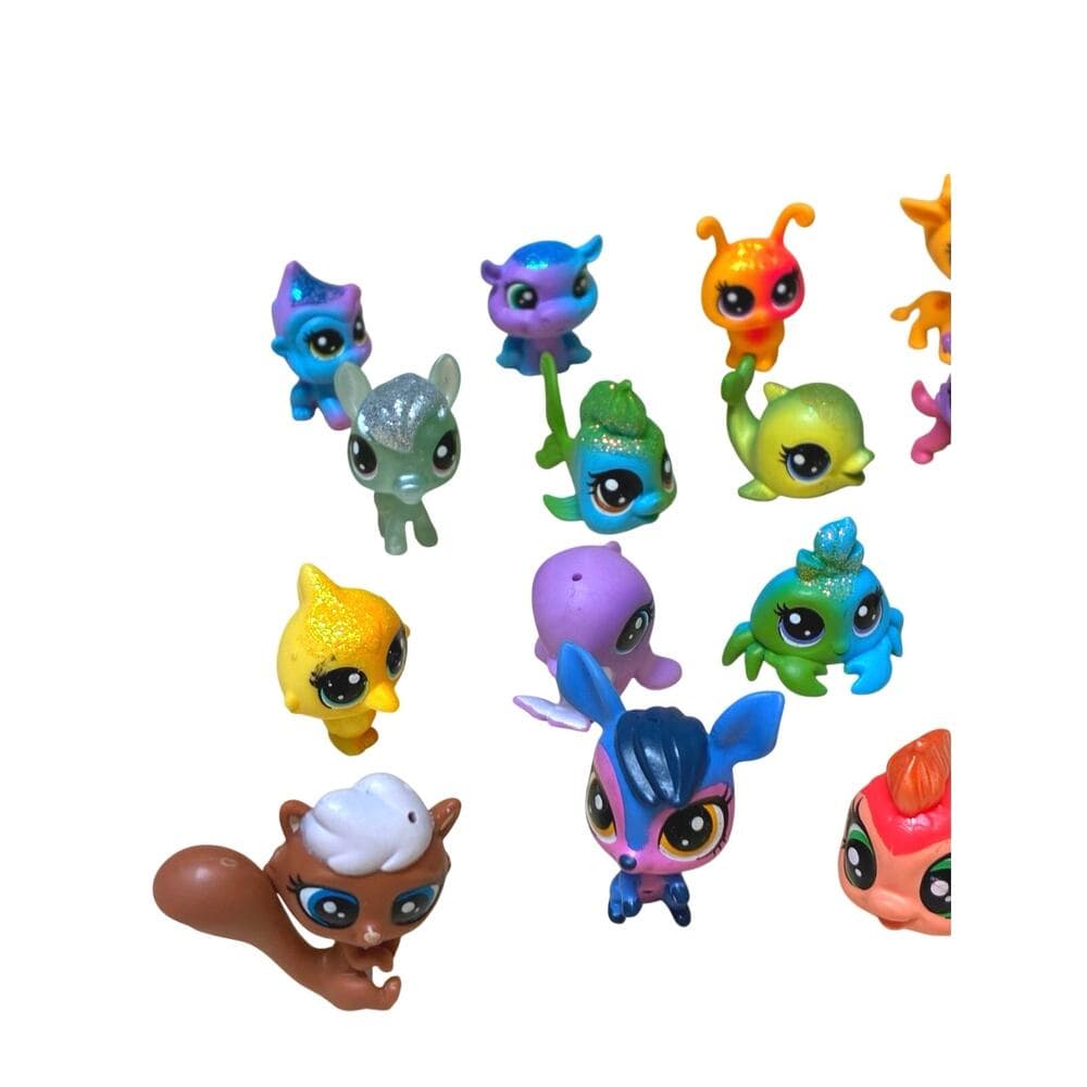 29 pcs collection of Hasbro Littlest Pet Shop (LPS) mini figures. - Thumbnail 2