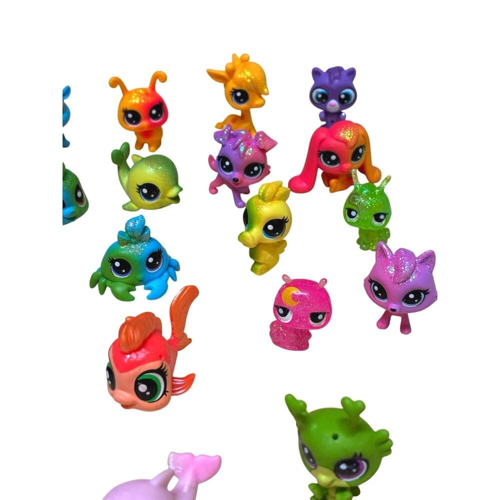 29 pcs collection of Hasbro Littlest Pet Shop (LPS) mini figures. - Thumbnail 3