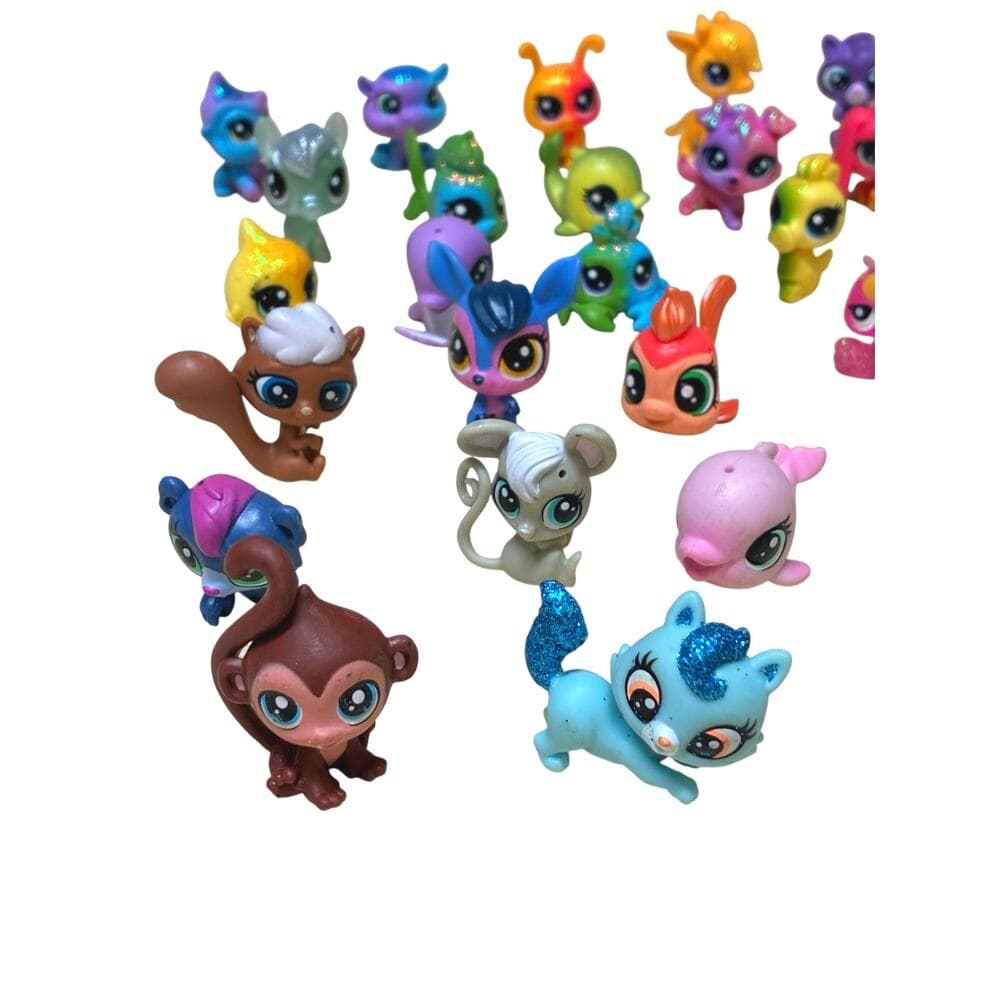 29 pcs collection of Hasbro Littlest Pet Shop (LPS) mini figures.