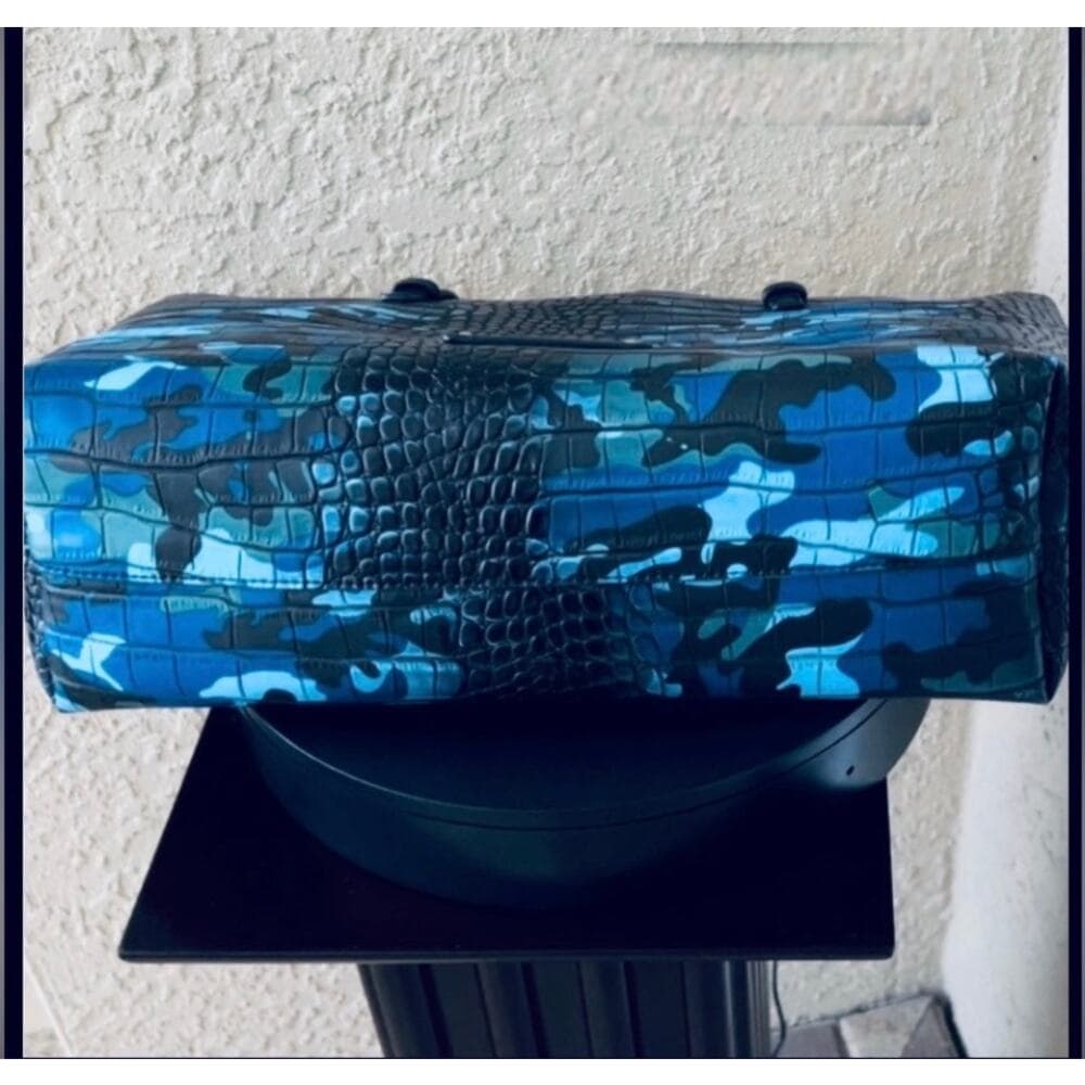 De Vesi L'Amour Crocodile Embossed Blue Camouflage Tote Bag 16”W X 11”L - Thumbnail 4
