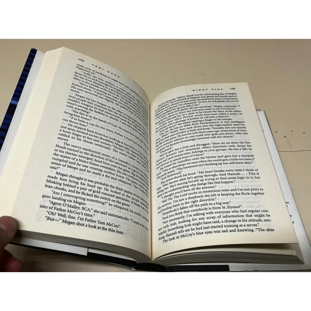 Night Sins Tami Hoag HardCover Book - Thumbnail 3