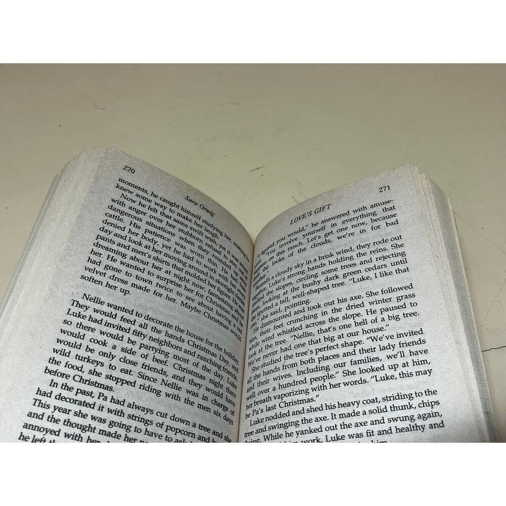 Under The Mistletoe Paper Book - Thumbnail 2