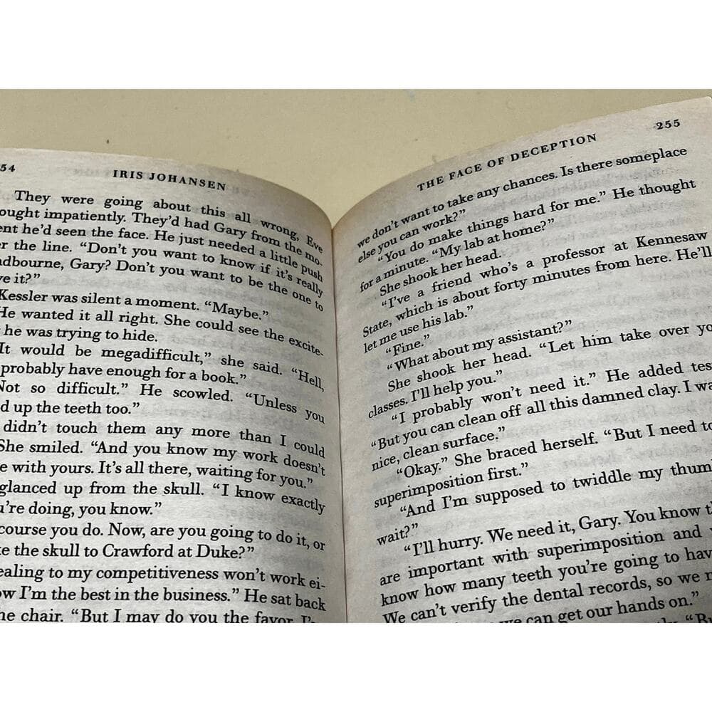 The Face of Deception By Iris Johansen Paper Book - Thumbnail 3