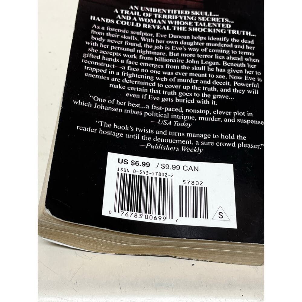 The Face of Deception By Iris Johansen Paper Book - Thumbnail 4