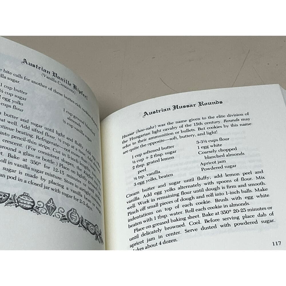 The Festive Christmas Cookbook: A Treasury of Old Traditions, Recipes - Thumbnail 5