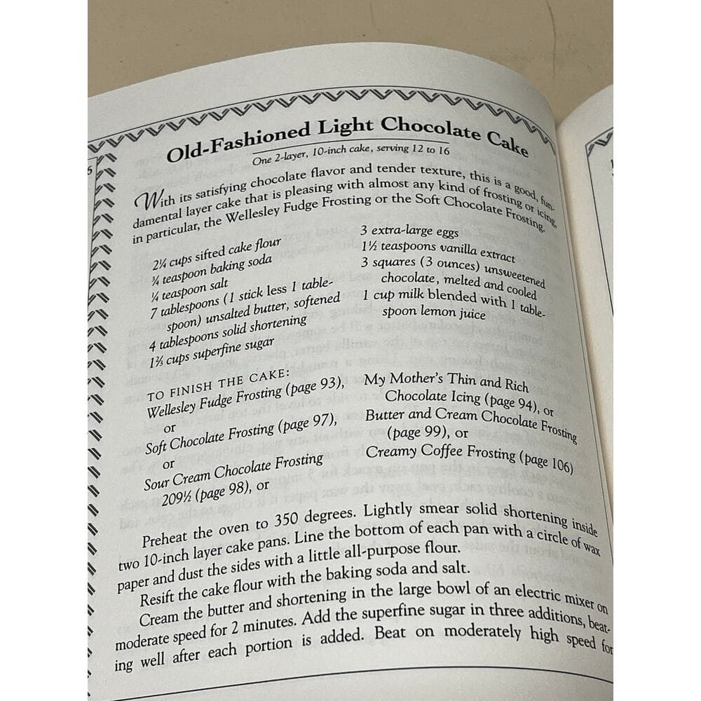 Layer Cakes and Sheet Cakes (American Baking Classics) - Thumbnail 4