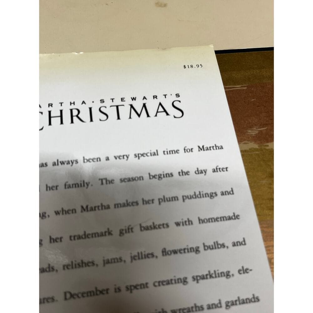 Martha Stewart's Christmas: Entertaining, Decorating, Giving - Thumbnail 2