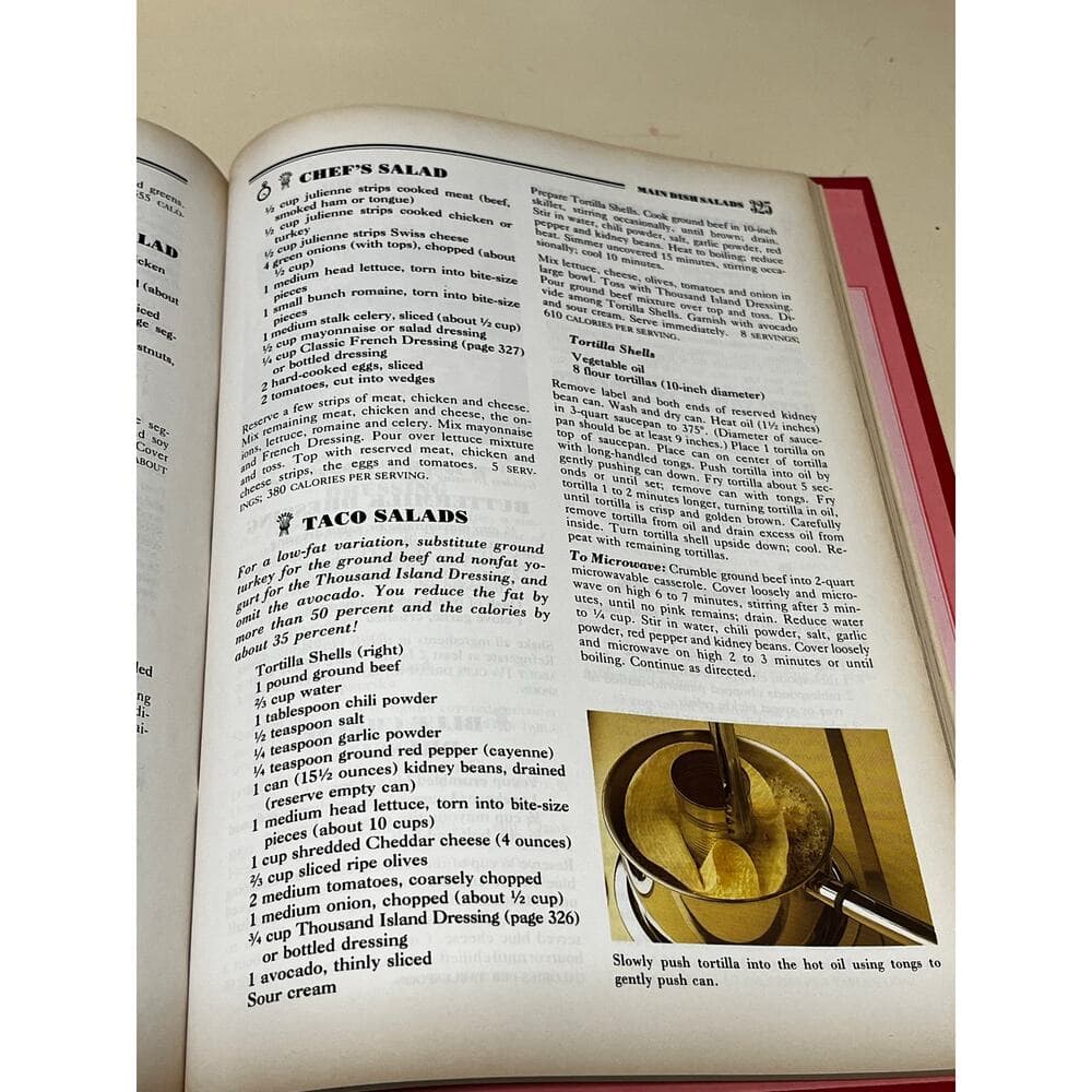 Betty Crocker's 40th Anniversary Edition Cookbook Hardcover 1991 7th Edition - Thumbnail 3