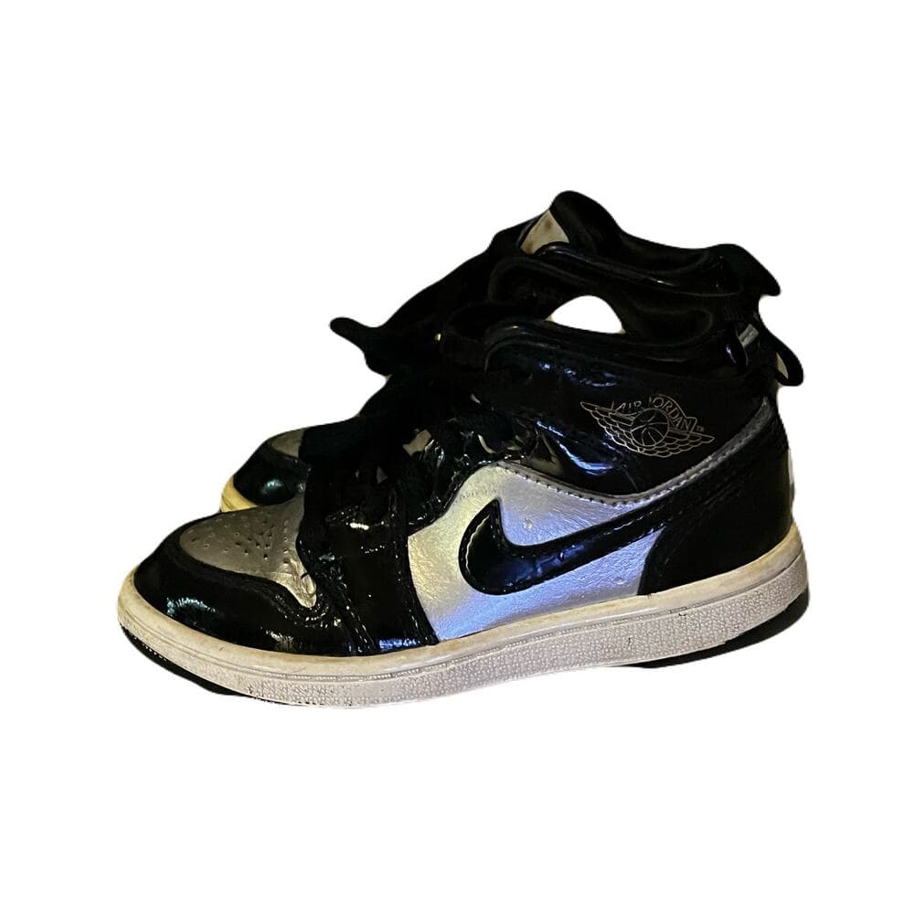 KIDS JORDAN 1 MID SE TD (BLACK/METALLIC GOLD/METALLIC SILVER) SIZE 10C - Thumbnail 6