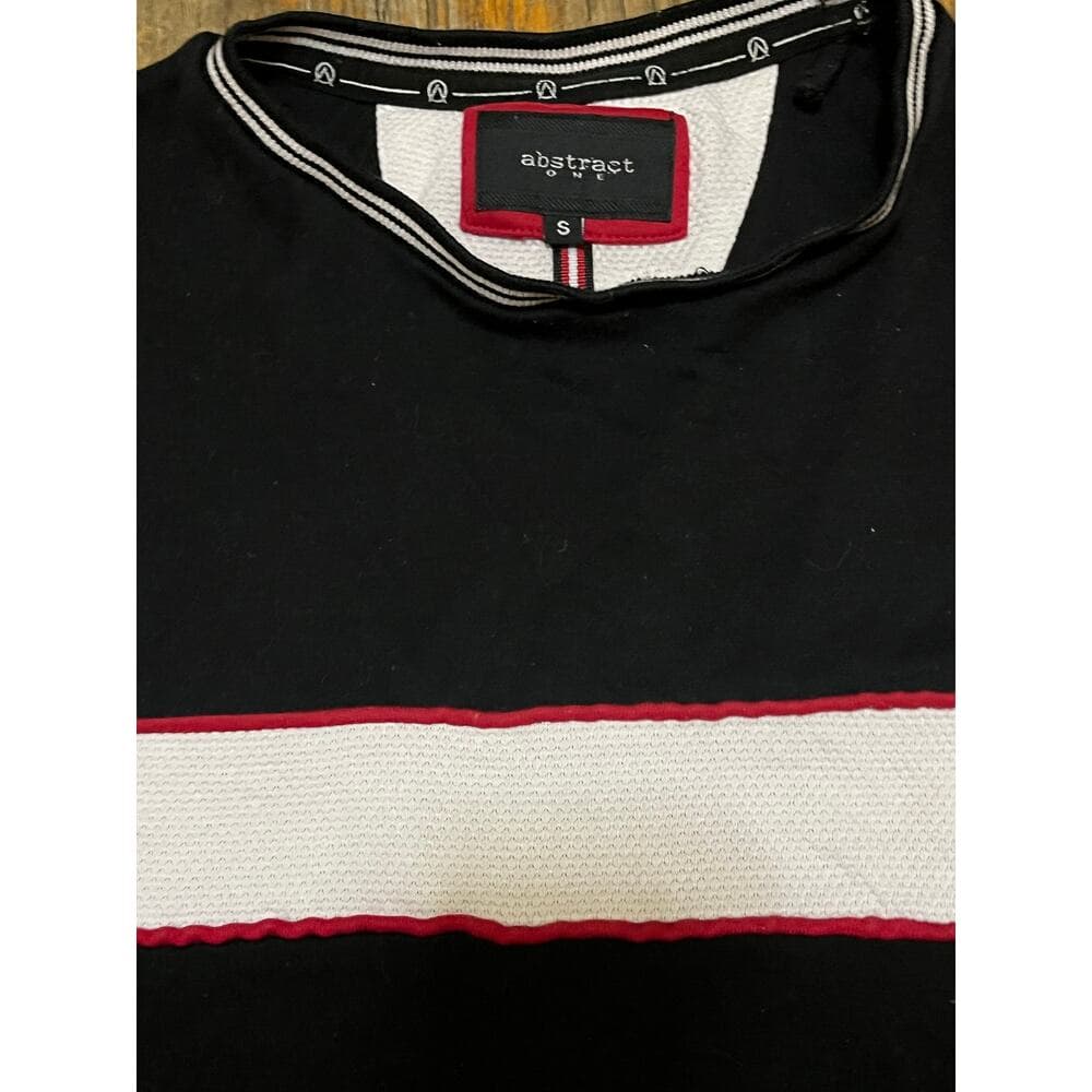 Abstract Black/White/Red Men’s T-Shirt Size Small