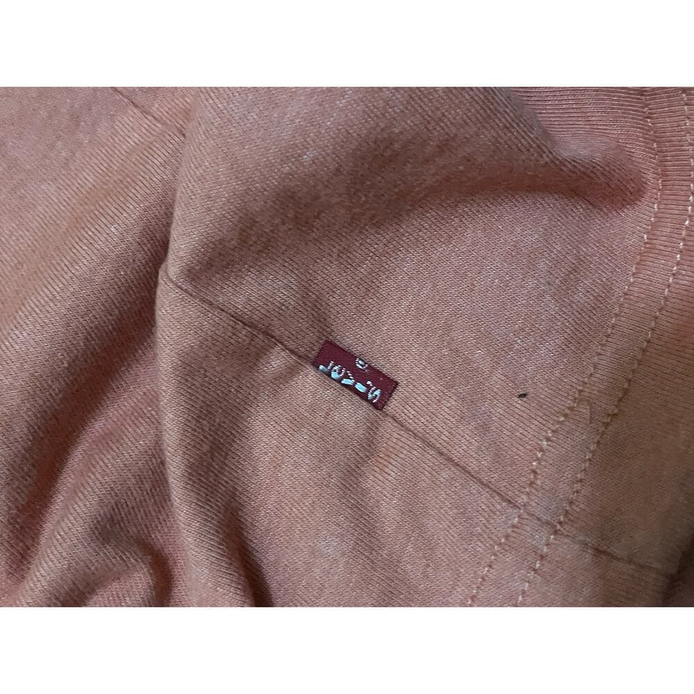 Levi’s Men’s Peach Top With 3 Buttons On It Size X-Large - Thumbnail 2