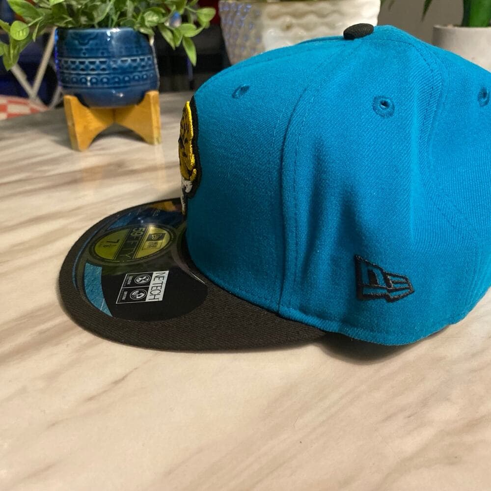 New Era Hat Size 7 1/8 - Thumbnail 2