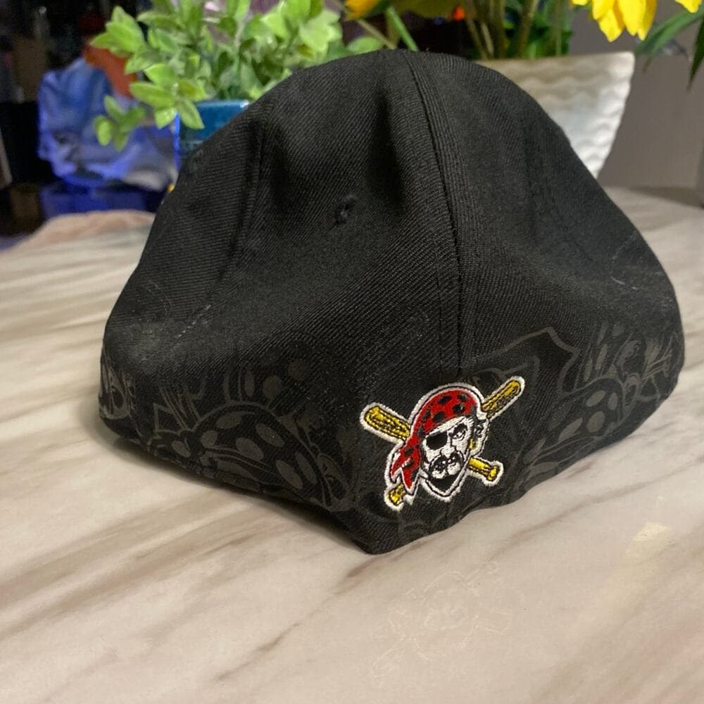 Pirates New Era Hat Size 7 1/2 Black & Yellow - Thumbnail 3