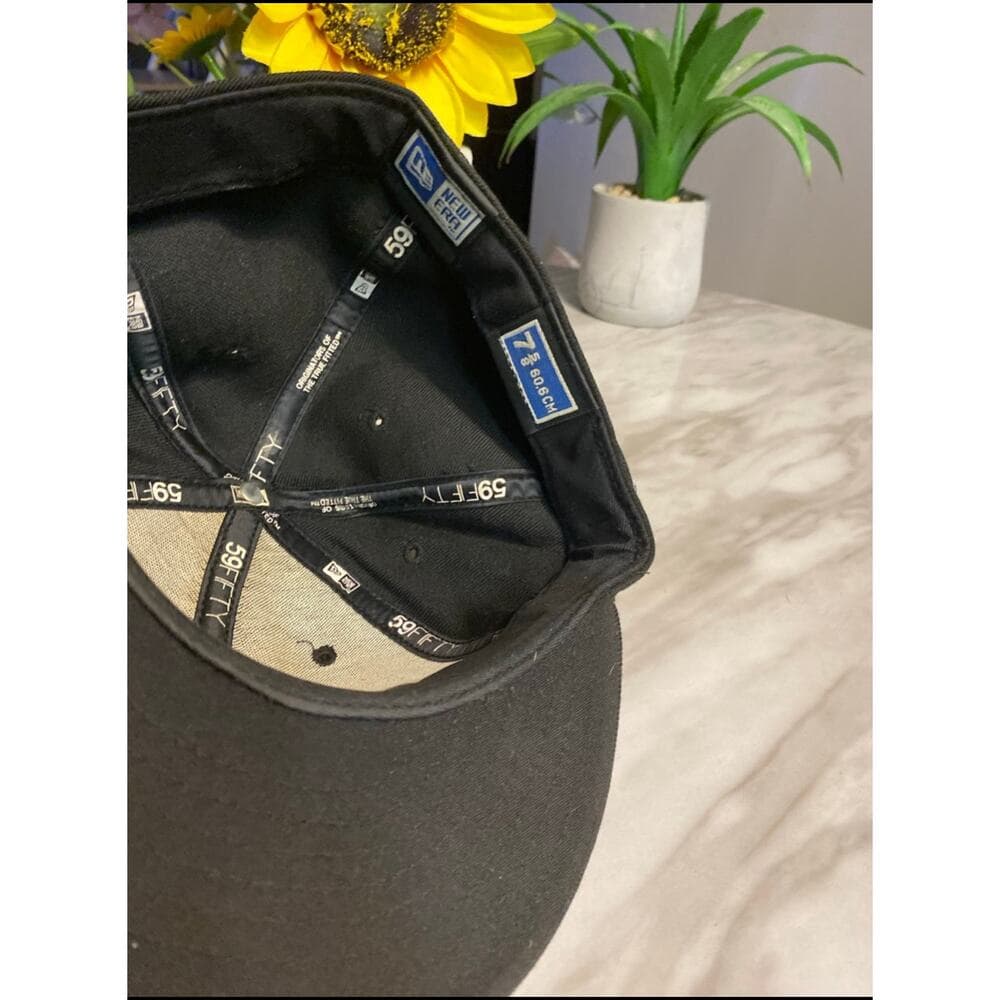 New Era Hat Size 7 5/8 Black Hater Hat In Good Condition - Thumbnail 3
