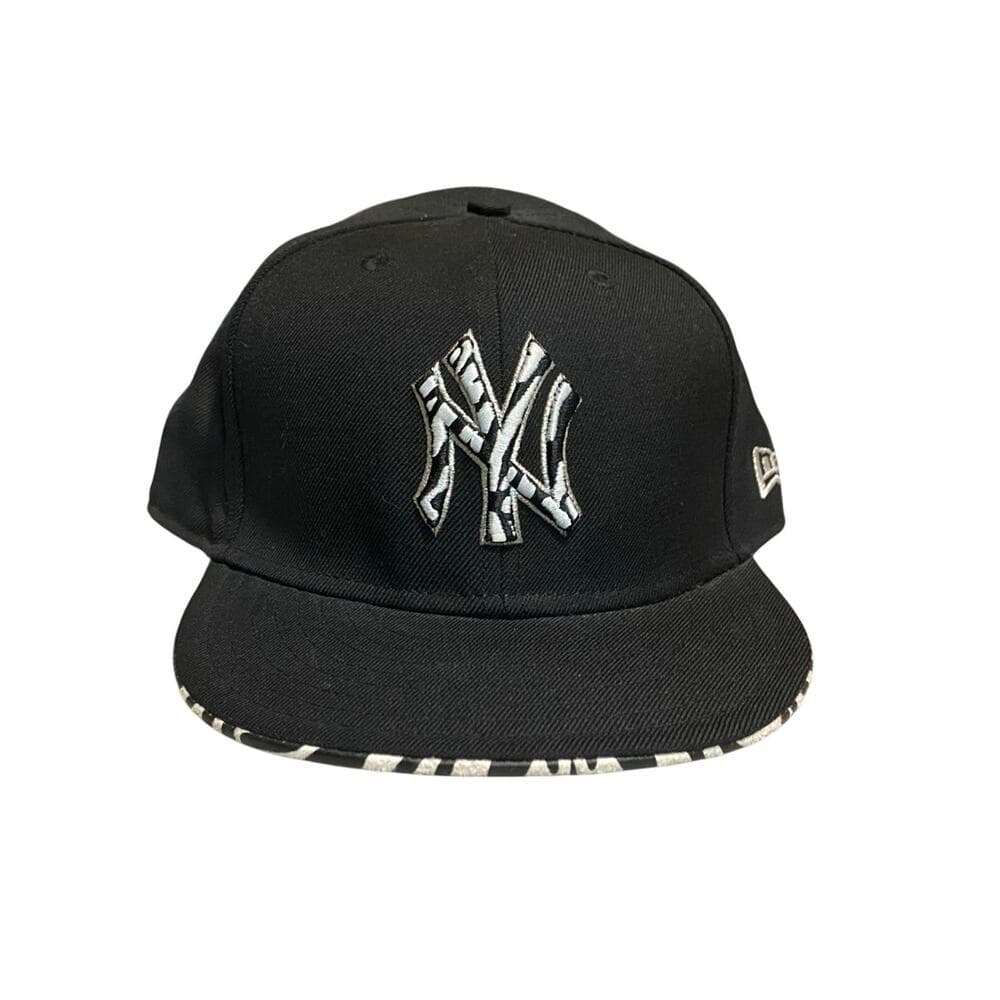 New Era Hat Size 7 3/4 Black & White Yankee - Thumbnail 5