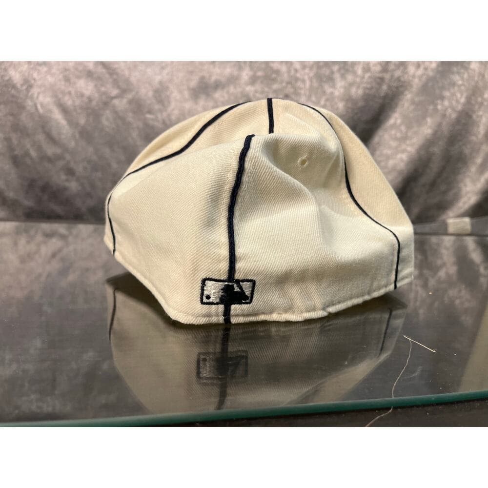 New Era Hat Size 7 5/8 White With Black Stripes - Thumbnail 2