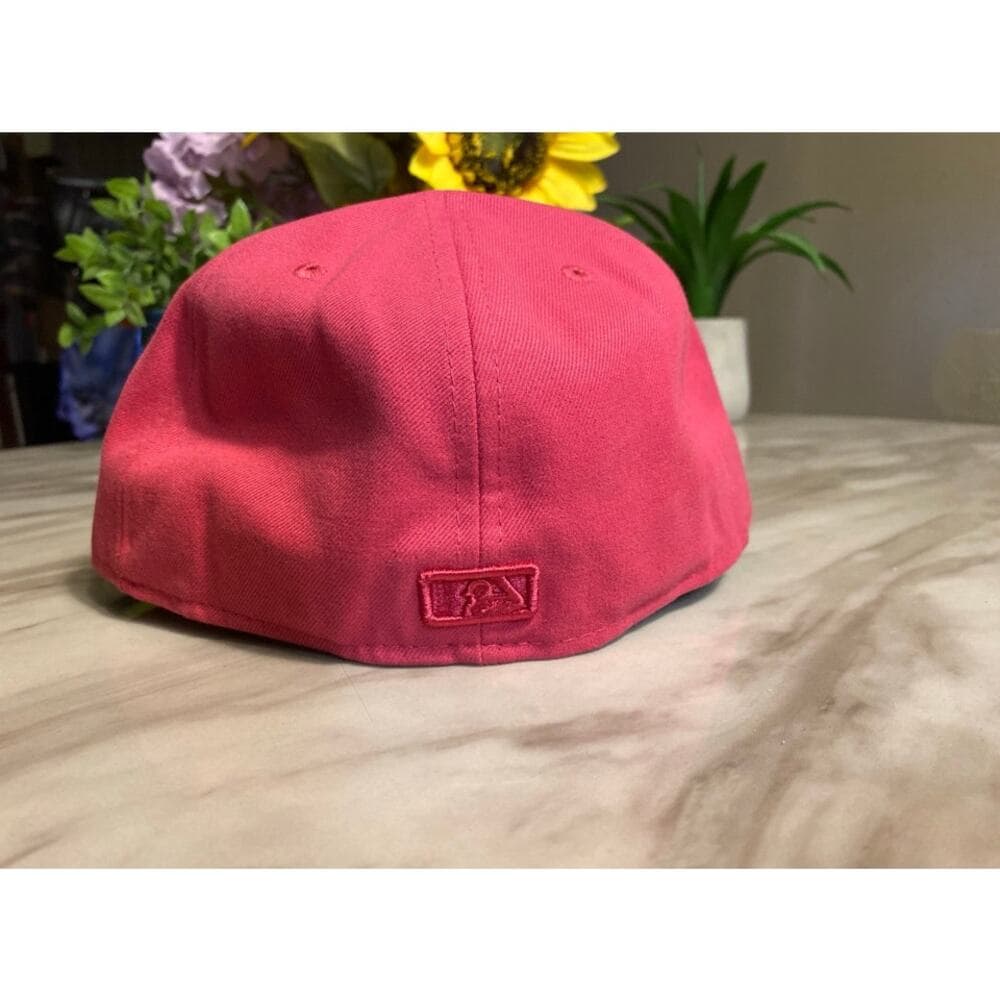 New Era Hat Size 7 1/2 Pink & Black Yankee - Thumbnail 2