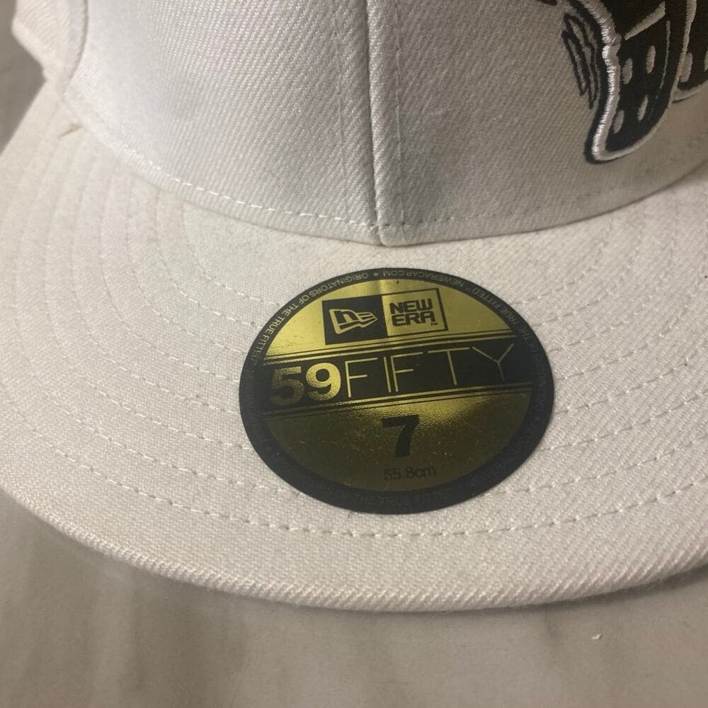 New Era Hat size 7 White & Black - Thumbnail 2