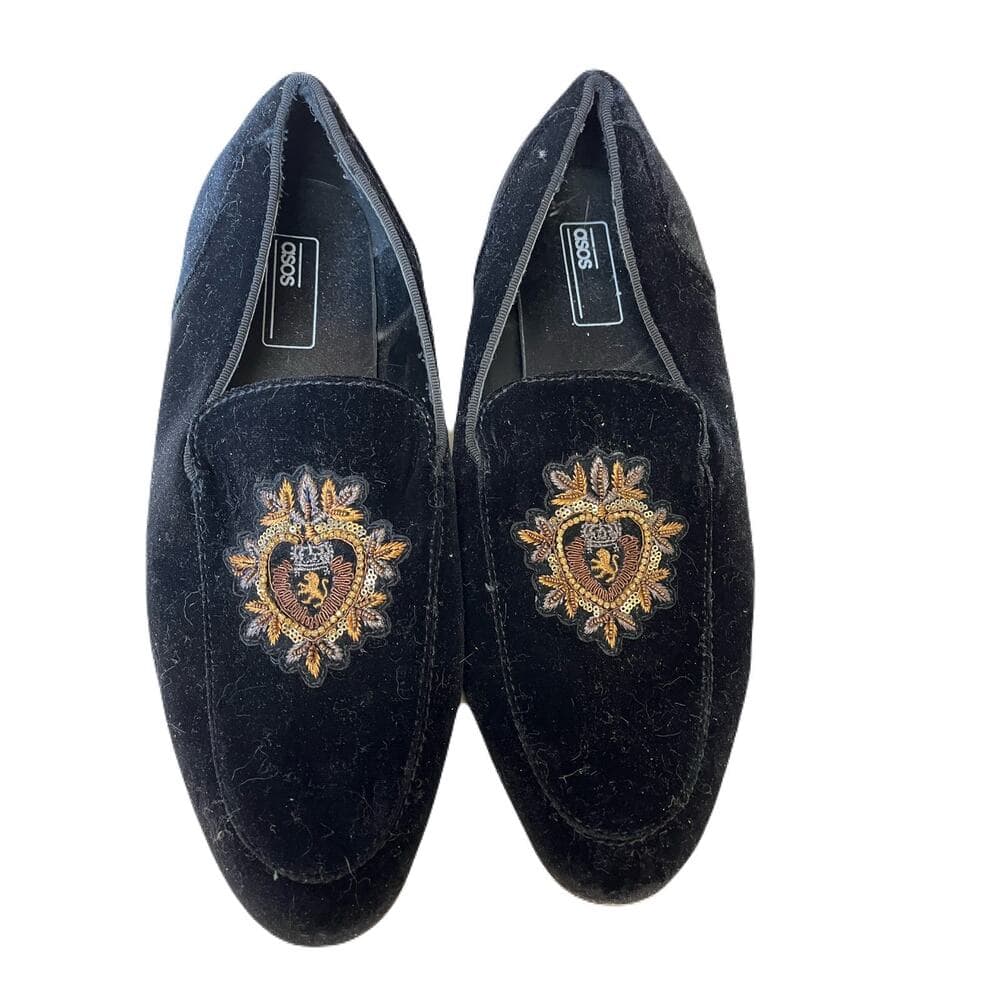 ASOS women’s Loafers In Black Velvet With Badge Detail - Thumbnail 5