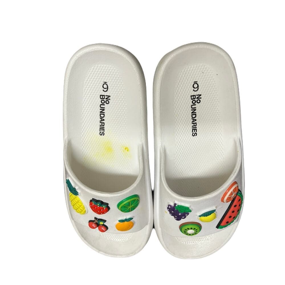 Kids Slippers Size 6 In Good Condition A Yellow Stain On The Right One - Thumbnail 2