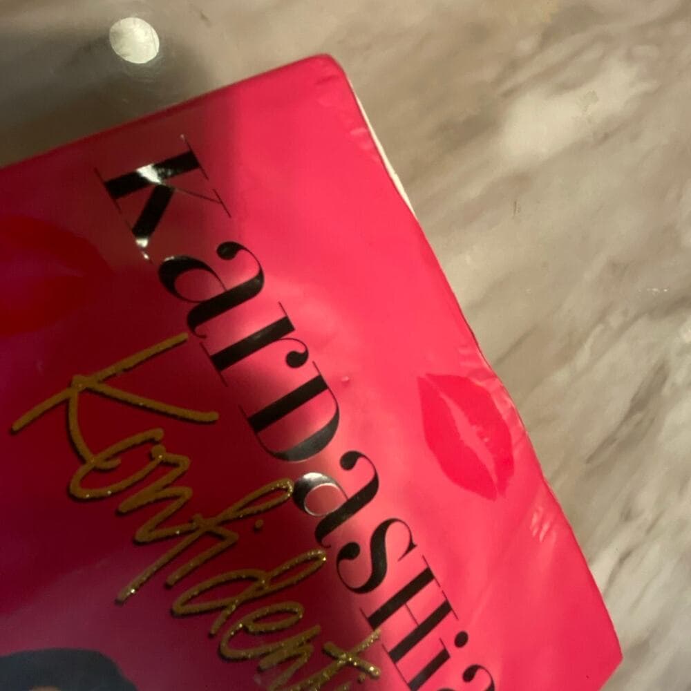 Kardashian konfidential Book - Thumbnail 3