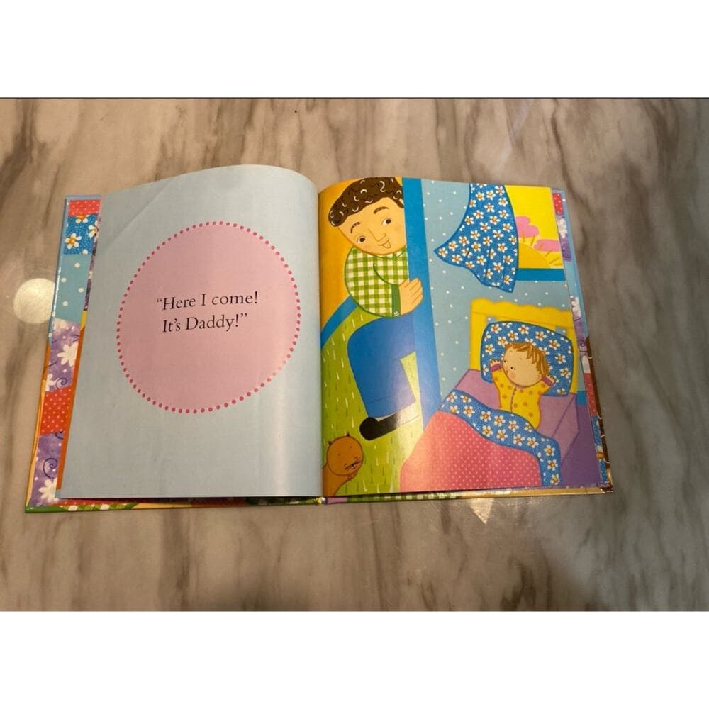 Daddy hugs Hardcover book - Thumbnail 4