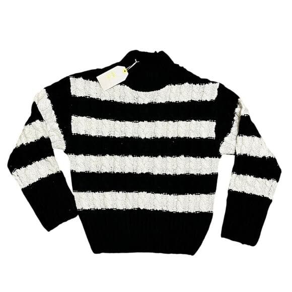 Love Tree CrewNeck Women’s Sweater Size Small Black & White - Thumbnail 5