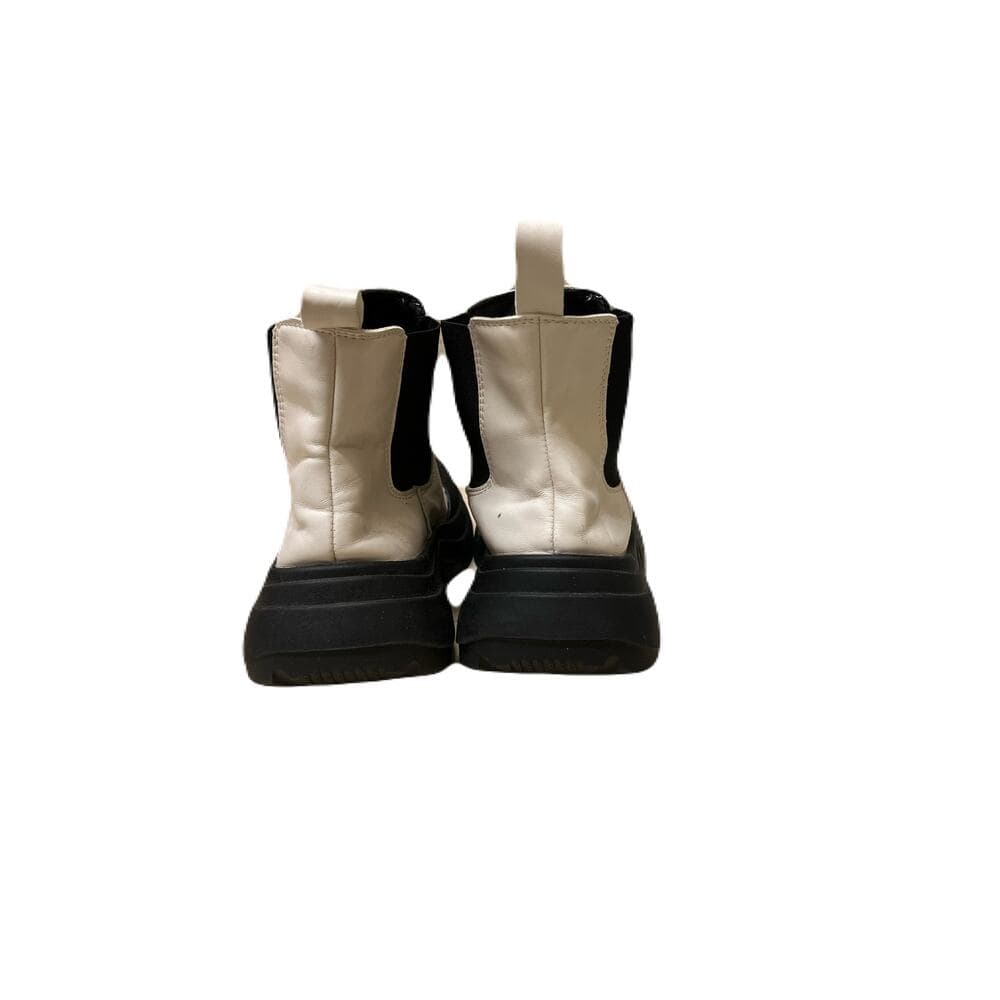 Women’s White & Black Boots Size 10 - Thumbnail 3