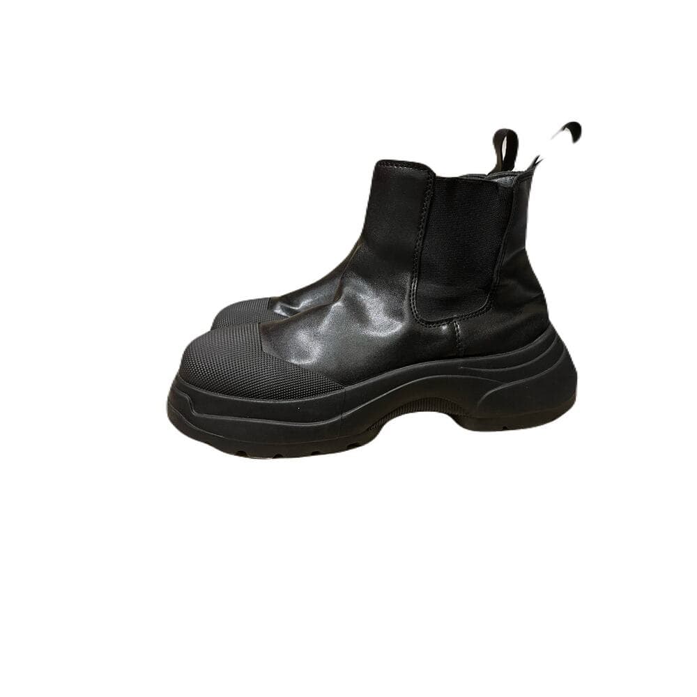Women’s Black Boots Size 10 In Good Condition - Thumbnail 2