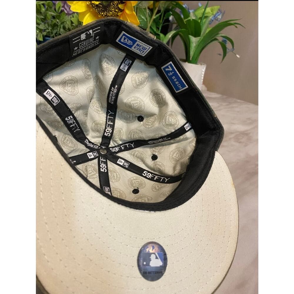 New Era Hat Size 7 1/2 Army & Black Yankee - Thumbnail 4