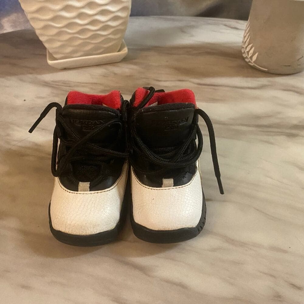 Jordan | shoes | toddler 4 C sneakers - Thumbnail 2