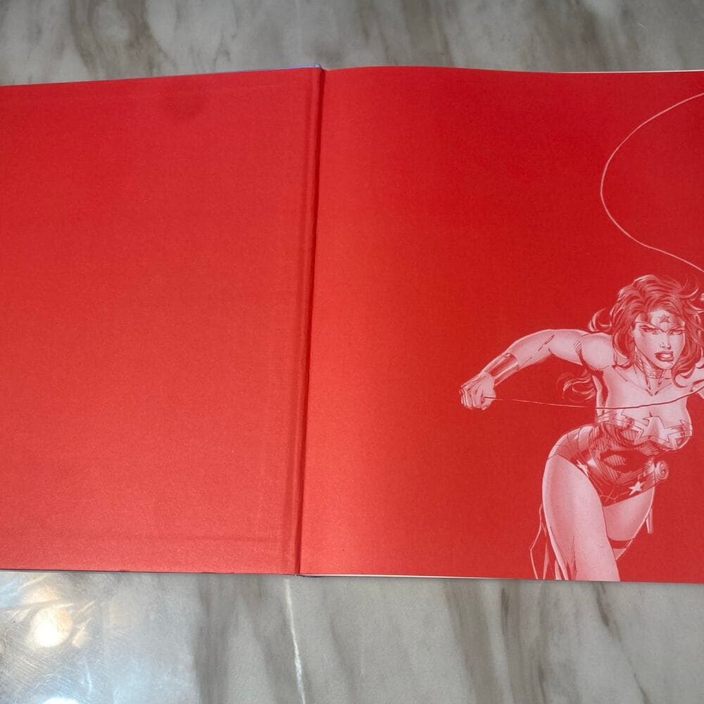 Wonder Woman: The Ultimate Guide to the Amazon Warrior - Thumbnail 3