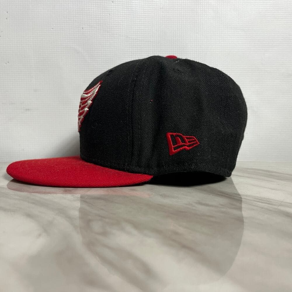 New Era Hat Black/White/Red Size 7 1/2 Black & Red