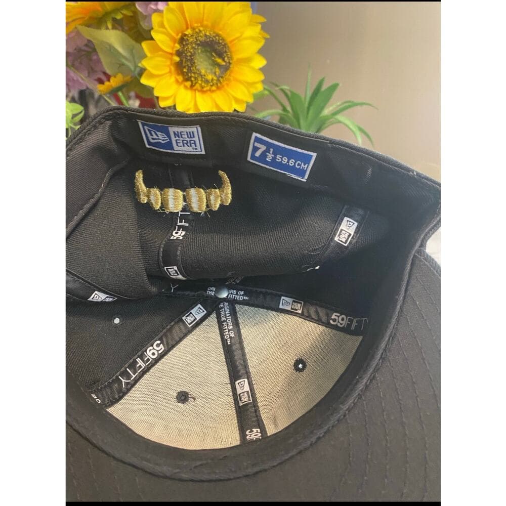 New Era Hat Size 7 1/2 Black & Gold Vampire - Thumbnail 4