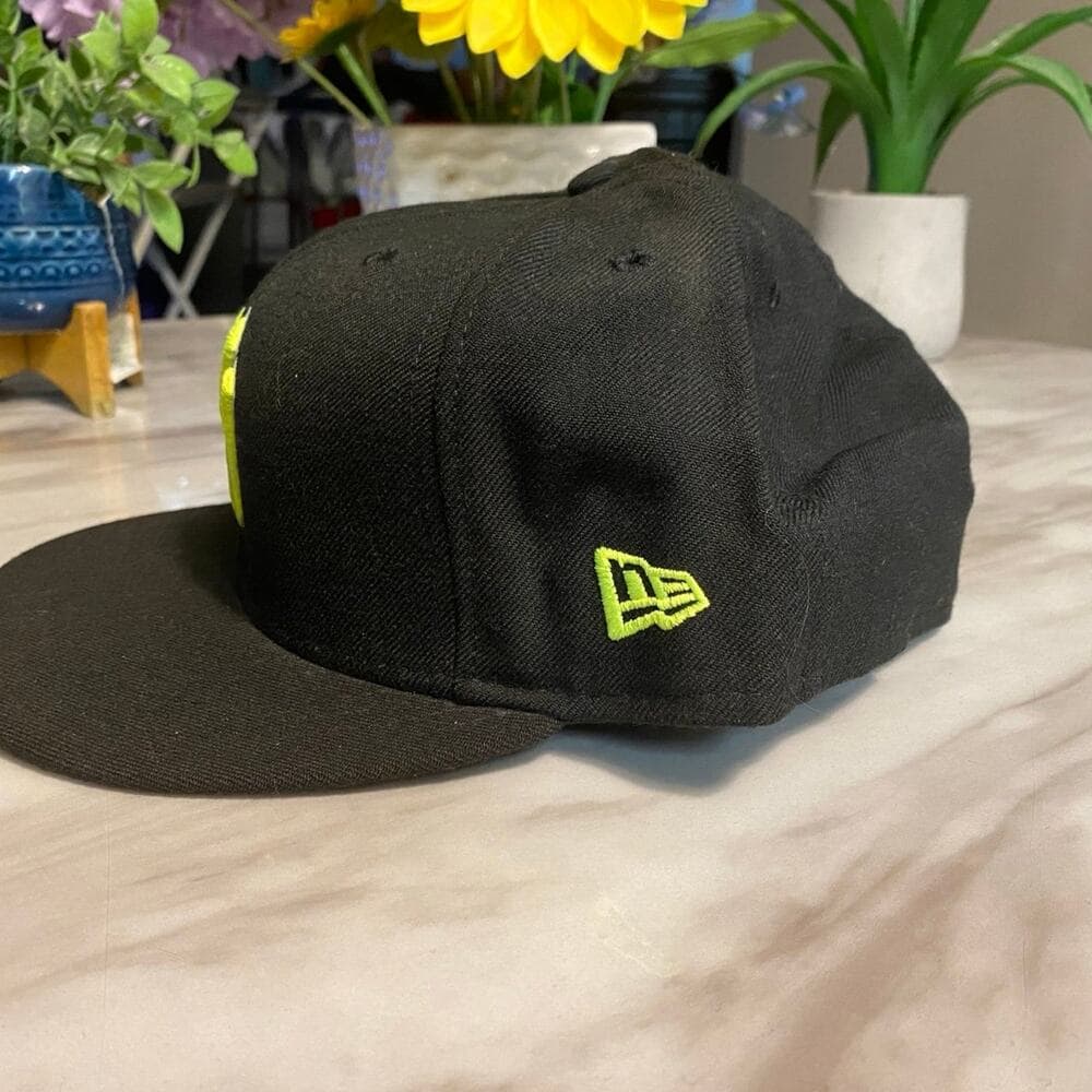 New York Yankees New Era Hat Size 8 Black & Green