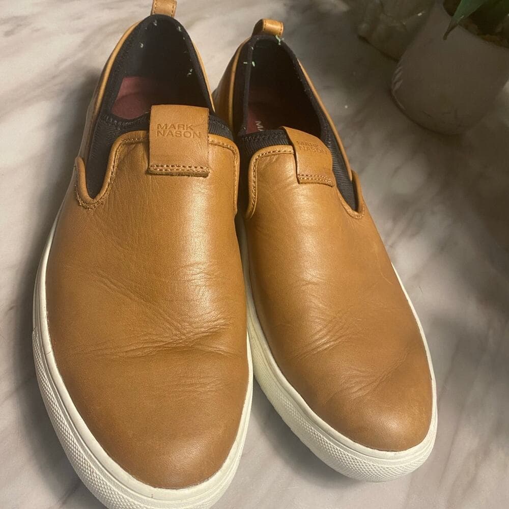 Men’s shoes size 10.5 - Thumbnail 2