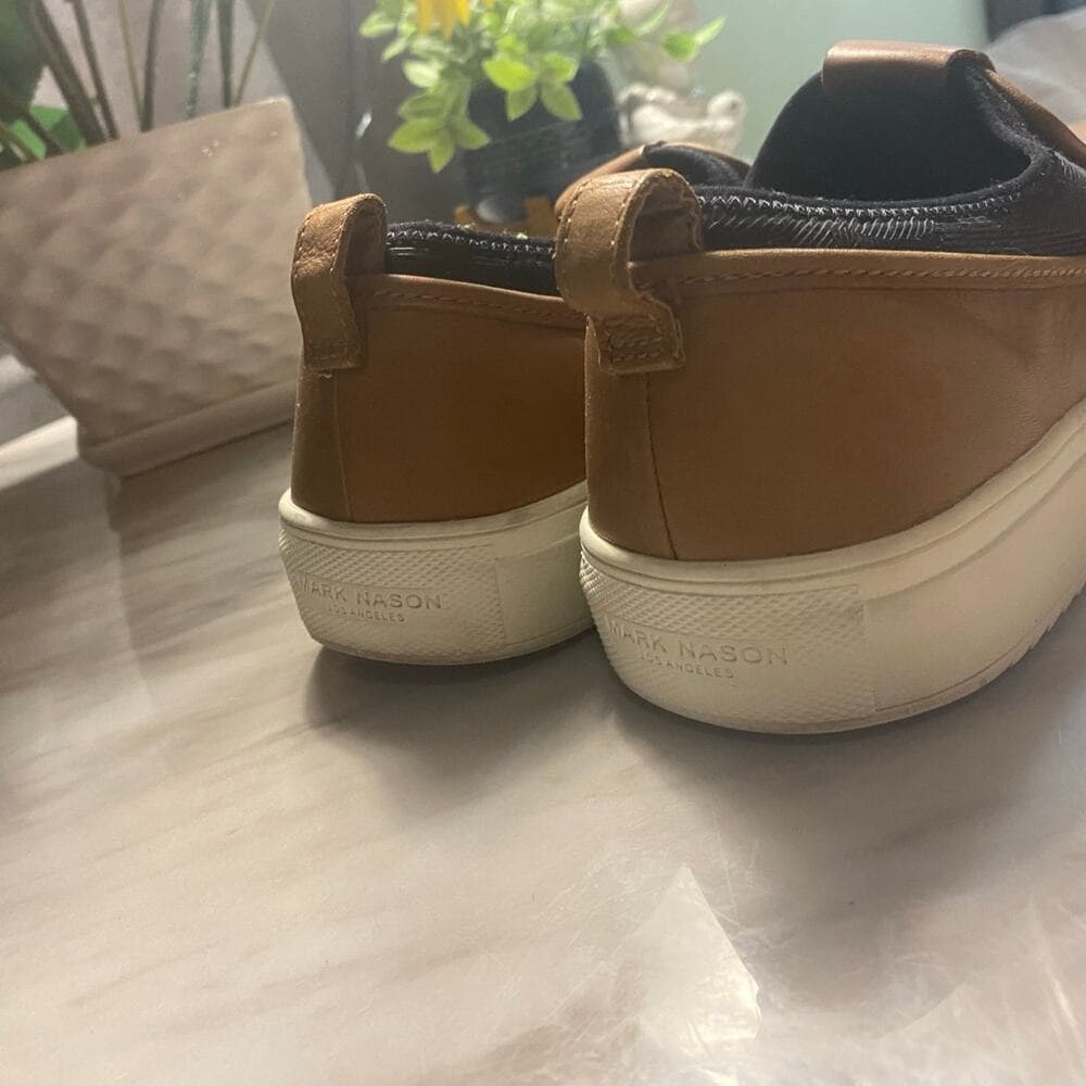 Men’s shoes size 10.5 - Thumbnail 4