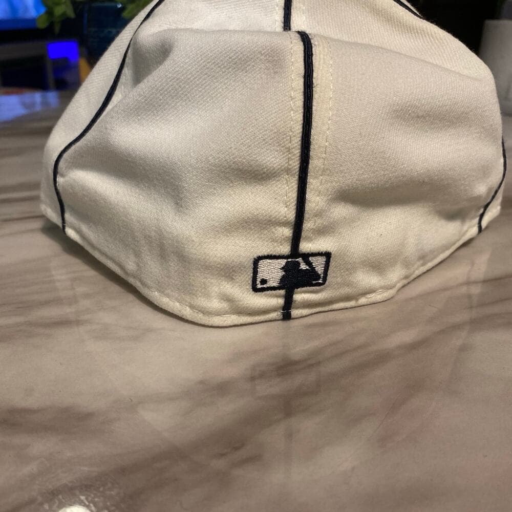 New Era Hat Size 7 5/8 - Thumbnail 3