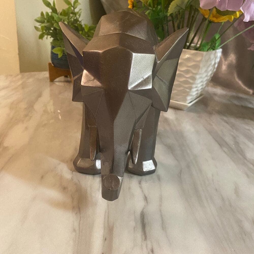 Decmode Modern 8 Inch Polished Silver Faceted Elephant Polystone Sculpture - Thumbnail 4