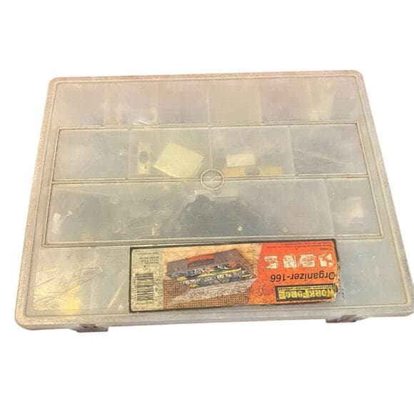 LARGE LOT OF MISCELLANEOUS AIRCRAFT HOUSING FOR VARIED CONNECTORS AND HARDWARE - Thumbnail 5